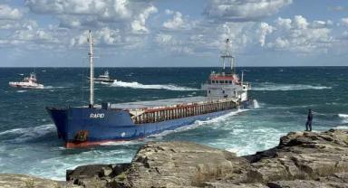 Son dakika... Kocaeli’de kargo gemisi karaya oturdu