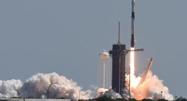 SpaceX'in Dragon kapsülü, Uluslararası Uzay İstasyonunun yörüngesini yükseltmeyi başardı