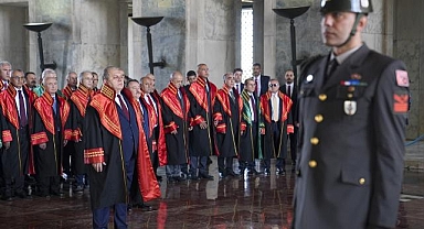 Yargıtay üyelerinden, adli yıl açılışı dolayısıyla Anıtkabir'e ziyaret