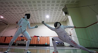 17 yaş altı milli eskrimciler, Slovakya'daki turnuvada altın madalya kazandı