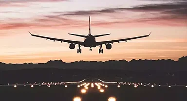 Amerikan hava yolu şirketine ait uçakta ani irtifa kaybı sonrası yolcular hastaneye kaldırıldı