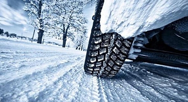 Bakan Uraloğlu, zorunlu kış lastiği uygulamasının süresinin 5 aya çıkarıldığını bildirdi: