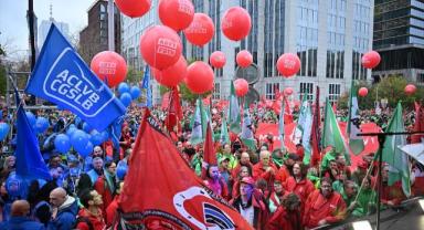 Belçika'da genel grev hayatı durma noktasına getirdi