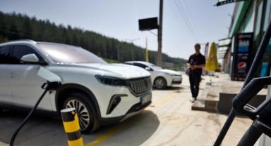 Benzinli ve dizel otomobil satışları düşerken, elektrikliyle hibritte yükseliş sürüyor