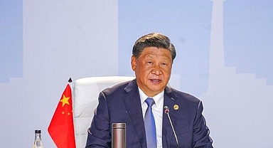 Çin Devlet Başkanı Şi ve Japonya Başbakanı Takaiçi, APEC Zirvesi'nde bir araya geldi