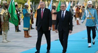 Cumhurbaşkanı Erdoğan, İngiltere Başbakanı Starmer'i resmi törenle karşıladı