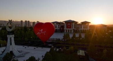 Cumhurbaşkanlığı Külliyesi'nde sıcak hava balonu etkinliği düzenlendi