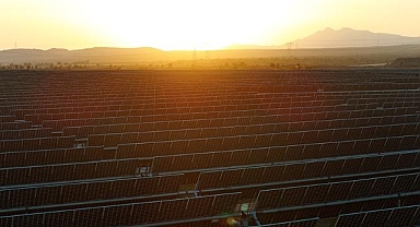 Dünyada yenilenebilir enerji kapasitesindeki güçlü büyümeye güneş liderlik ediyor