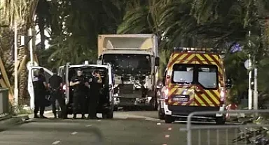 Fransa'nın Nice kentinde düzenlenen silahlı saldırıda 2 kişi öldü, 5 kişi yaralandı