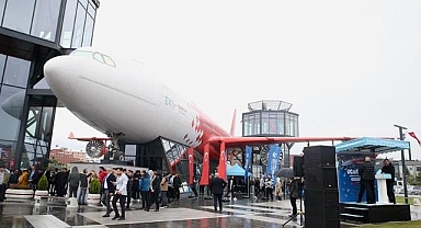 Havacılık ve Bilim Merkezi'ne dönüştürülen uçak ziyaretçilerine kapılarını açtı