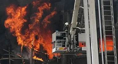 Hindistan'da bir havai fişek tesisindeki yangında 6 kişi öldü