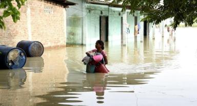 Hindistan, yaklaşan fırtına nedeniyle 50 bin kişiyi tahliye etti