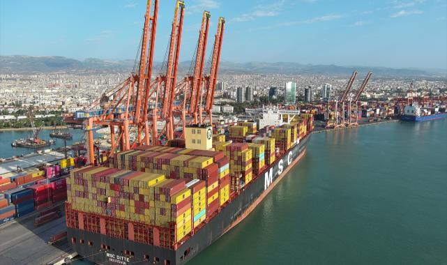 Kapasitesi artırılan Mersin Limanı'nın yeni terminaline 400 metrelik gemi yanaştı