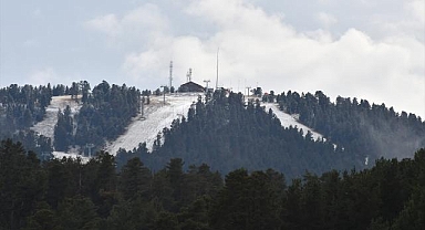 Kars'ın yükseklerine kar yağdı
