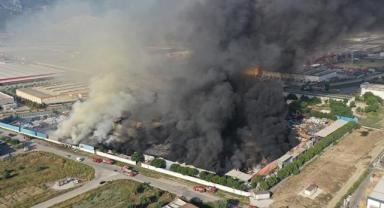 Manisa'da granit fabrikasında çıkan yangın söndürüldü