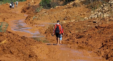Nepal'de şiddetli yağışların yol açtığı afetlerde hayatını kaybedenlerin sayısı 47'ye yükseldi