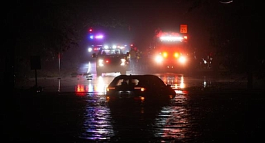 New York'ta sağanak nedeniyle bazı evleri su basması sonucu 2 kişi öldü