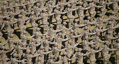 Türk Silahlı Kuvvetlerine muvazzaf subay adayı temini için başvuru süresi uzatıldı