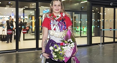 Türk spor tarihine geçen milli yüzücü; Defne Kurt