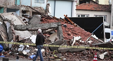 Üst üste depremler yaşayan Sındırgı esnafından borç ödemelerinin ertelenmesi talebi
