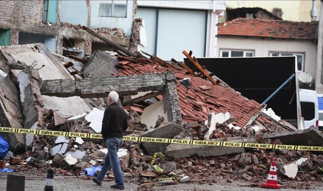Üst üste depremler yaşayan Sındırgı esnafından borç ödemelerinin ertelenmesi talebi