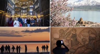 Yıl sonunda 53 milyon yabancı ziyaretçiye, 64 milyar dolar turizm gelirine ulaşılması bekleniyor