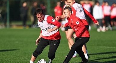 23 Yaş Altı Kadın Milli Futbol Takımı'nın hazırlık kampı başladı