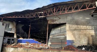 Antalya'da yangında sebze paketleme tesisi zarar gördü