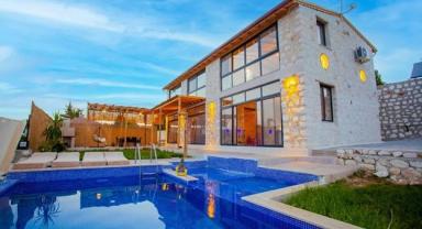 Antalya'nın Eşsiz Güzelliğini Kiralık Villa Konforuyla Keşfedin