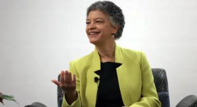 Collins’den Net Mesaj: Faiz Patikasında Temkinli Adımlar