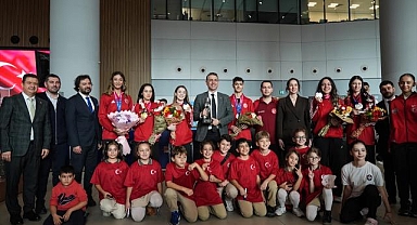 Dünya şampiyonu Tekvando Milli Takımı yurda döndü