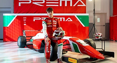 Formula 4 pilotu Alp'in 