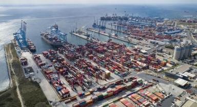 İhracatın yükünün yarıdan fazlasını gemiler üstlendi