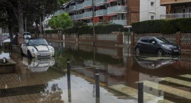 İspanya'da şiddetli yağışlar hayatı olumsuz etkiledi