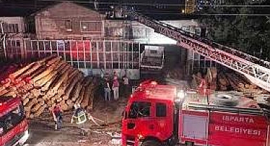 Isparta'da kereste fabrikasında çıkan yangın söndürüldü