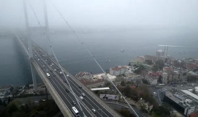 İstanbul Boğazı ve çevresi ile 15 Temmuz Şehitler Köprüsü'nün bazı bölümleri sis altında kaldı