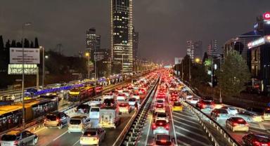 İstanbul'da akşam saatlerinde trafik yoğunluğu yüzde 83'e çıktı