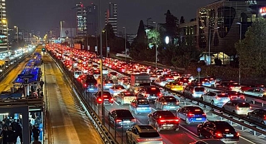 İstanbul'da akşam saatlerinde trafik yoğunluğu yüzde 90'a çıktı