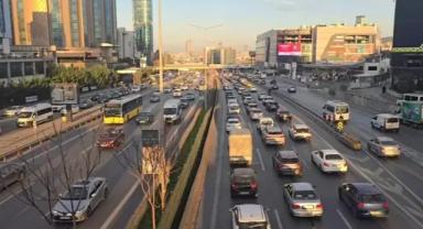 İstanbul'da ara tatilin ardından ilk iş gününde trafik yoğunluğu