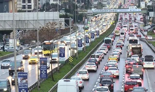 İstanbul'da haftanın ilk iş gününde trafik yoğunluğu yaşanıyor