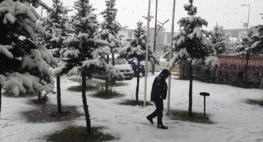 Sivas'a mevsimin ilk karı yağdı