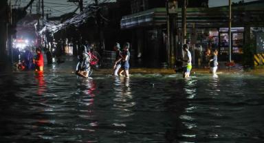 Süper Tayfun Fung-Wong Filipinler’i vurdu: 900 binden fazla kişi tahliye edildi