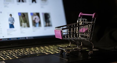 Türkiye'de e-ticarete kişi başı 276,7 dolar harcandı