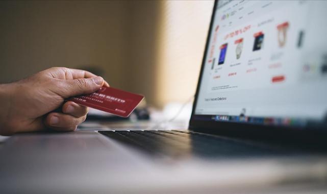 AB, e-ticarette dışarından gelen küçük paketlerden 3 avro vergi alacak