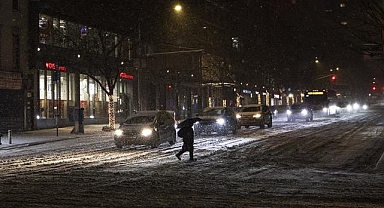 ABD'de etkili olan kar yağışı ulaşımı aksattı ve hasara neden oldu