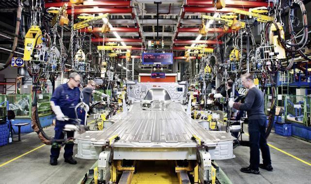 Almanya'da fabrika siparişleri büyük savunma siparişleriyle ekimde arttı