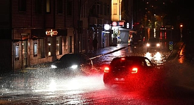 İstanbul'da aralıklarla kuvvetli yağış etkili oluyor