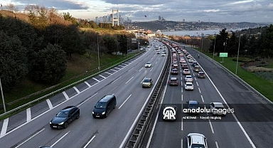 İstanbul'da haftanın ilk iş gününde bazı yollarda trafik yoğunluğu
