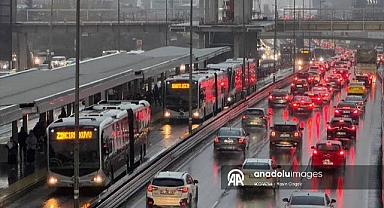 İstanbul'da haftanın ilk iş gününde trafik yoğunluğu yüzde 81'e çıktı