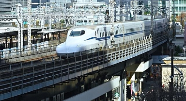 Japonya açıklarında 7,6 büyüklüğünde depremin ardından hızlı tren seferleri iptal edildi